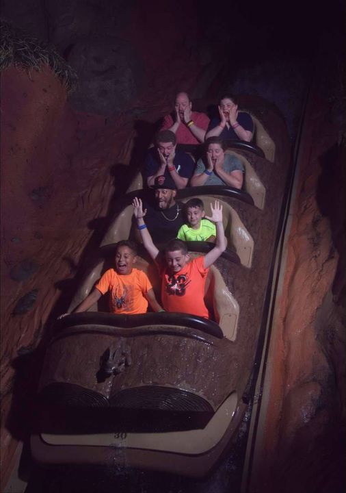 There are 8 people on the ride splash mountain